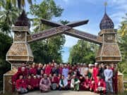 Pemuda dan Pemudi di Patani Menyambut Idul Fitri 1443H, dengan Berpakaian Melayu