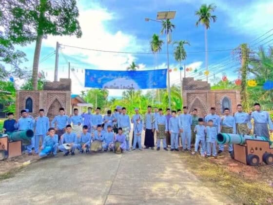 Pemuda dan Pemudi di Patani Menyambut Idul Fitri 1443H, dengan Berpakaian Melayu
