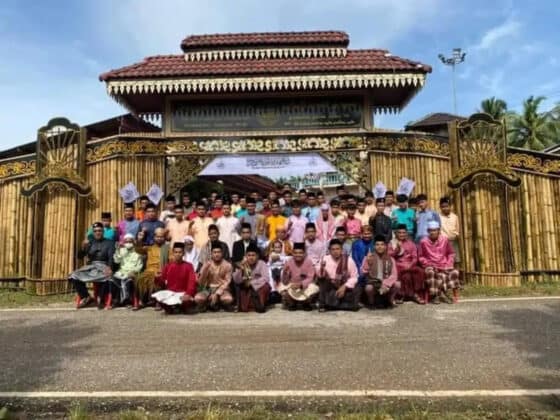 Pemuda dan Pemudi di Patani Menyambut Idul Fitri 1443H, dengan Berpakaian Melayu