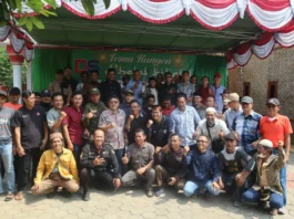 Ananta Wahana saat foto bersama para rekan alumni karyawan eks PT Doson Indonesia.