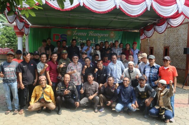 Ananta Wahana saat foto bersama para rekan alumni karyawan eks PT Doson Indonesia.