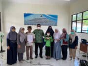 Disdukcapil saat memberikan pelayanan jemput bola di SKH 02 Rangkasbitung.