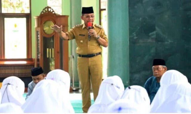 Sachrudin Lepas Rombongan Pesantren Gontor Jatim