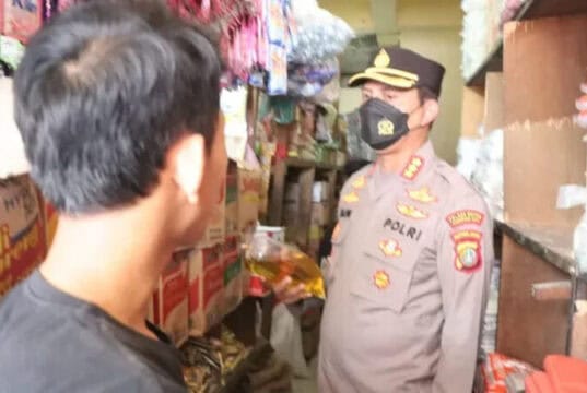 Sidak Pasar, KBP Zain Dwi Nugroho Imbau Pedagang Jual Migor Sesuai Aturan Pemerintah