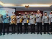 Berprestasi, Dua Bhabinkamtibmas Polsek Neglasari Diganjar Penghargaan