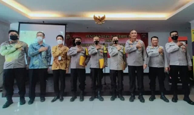 Berprestasi, Dua Bhabinkamtibmas Polsek Neglasari Diganjar Penghargaan