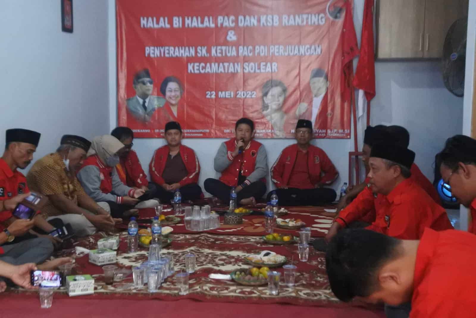 Tampak Irvansyah saat memberikan sambutannya di kegiatan halal bihalal Pengurus PAC ranting Kecamatan Solear.
