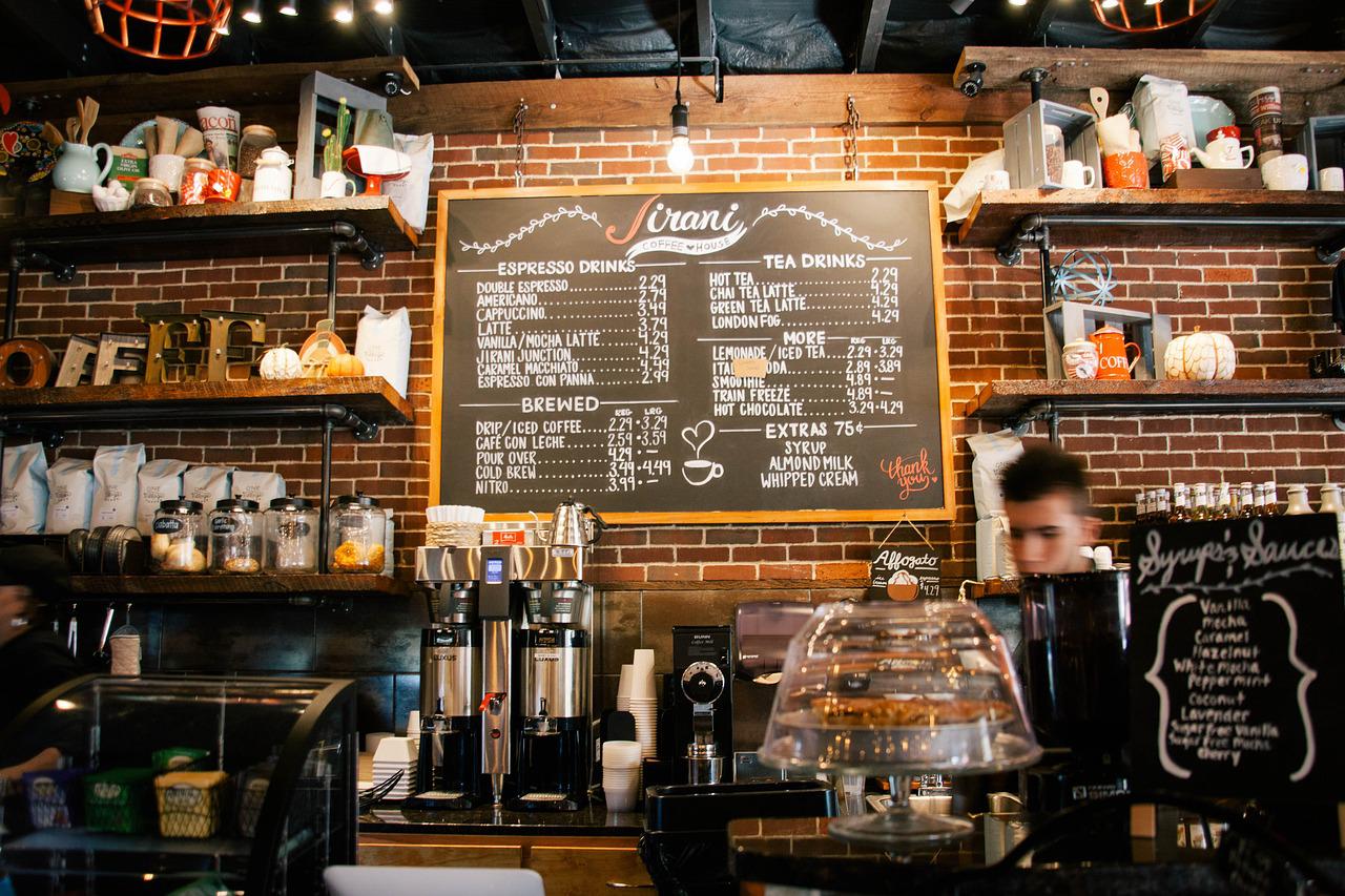 5 Alasan Mahasiswa Sering Mengerjakan Tugas di Coffee Shop