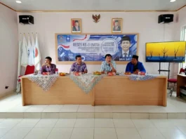 Tampak Ukar Sar'ih Anggota DPRD Kabupaten Tangerang saat memberikan sambutannya dalam kegiatan reses.