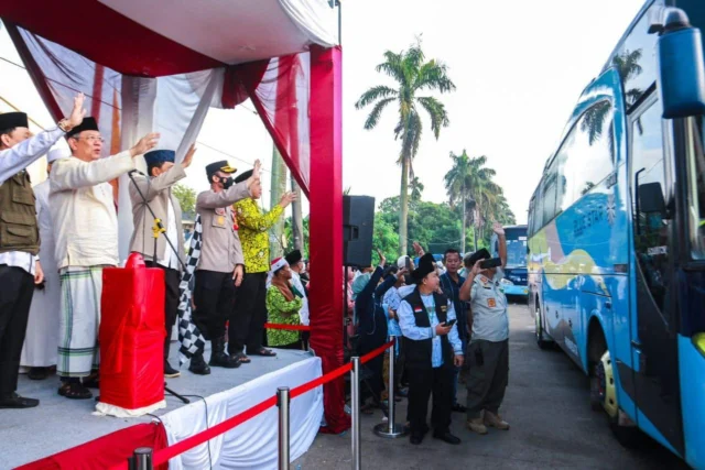 Wali Kota Lepas Keberangkatan 389 Calon Jemaah Haji Asal Tangsel