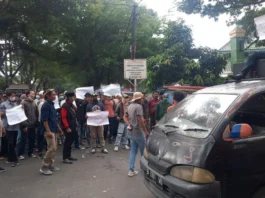 Datangi PN Tangerang, Ratusan Masyarakat Pakuhaji Minta Pra Pradilan Jimmy Lie Ditolak