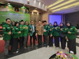 Sekretaris DPC PPP Kabupaten Tangerang Ahyani Anibhani bersama kader PPP lainnya saat mengikuti kegiatan Workshop ‘Political Marketing Jalan Pulang Menuju Ka’bah dan Bedah Dapil’.