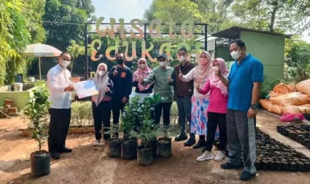 Sedekah Oksigen dengan Sampah Biji Buah - buahan