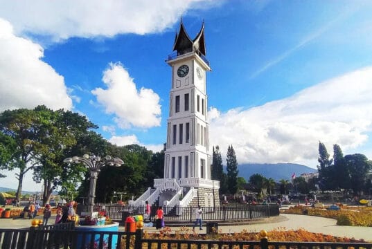 Pilihan Destinasi Wisata Terbaik di Ranah Minang, Sumatera Barat Pilihan Destinasi Wisata Terbaik di Ranah Minang, Sumatera Barat