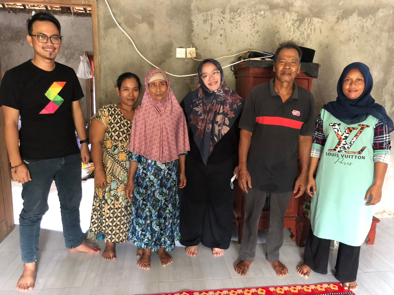 Mr. Mas'ud's extended family and the NGO PRAKARSA research team.