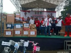 Ahyani Anibhani Anggota DPRD Kabupaten Tangerang saat memberikan sambutannya dalam kegiatan memperingati HUT RI ke 77 di Kecamatan Curug.