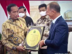 Presiden Jokowi memperoleh penghargaan dari IRRI.