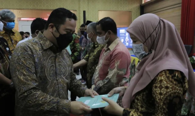 1.046 Sertifikat Tanah Diserahkan Langsung Kepada Masyarakat Kota Tangerang