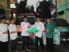 Rano Alfath Berikan Mobil Ambulans dan Sembako ke Warga Perumahan Total Persada Rano Alfath Berikan Mobil Ambulans dan Sembako ke Warga Perumahan Total Persada