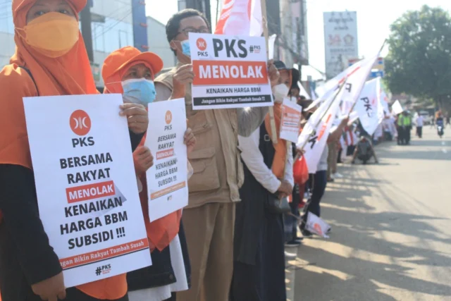Tolak Kenaikan BBM, Kader PKS Se-Kabupaten Tangerang Serentak Turun ke Jalan