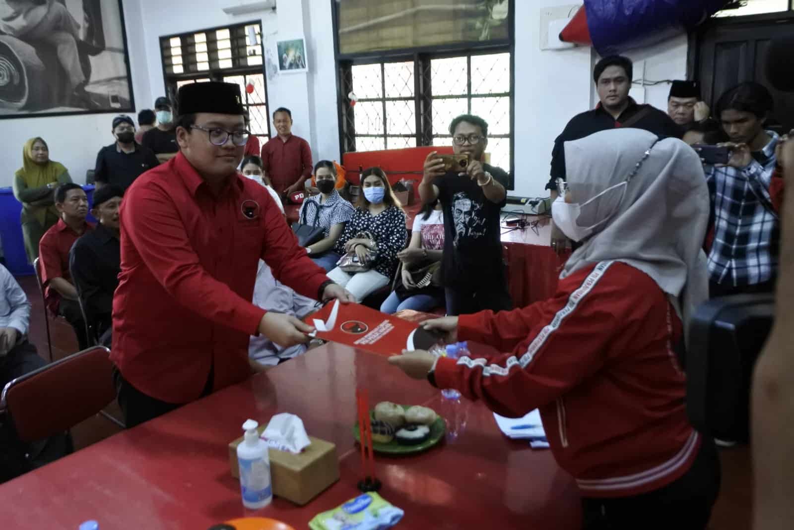 Abraham Garuda Laksono saat mendaftar sebagai calon anggota legislatif (Caleg) DPRD Provinsi Banten di DPC PDI Perjuangan Kabupaten Tangerang.