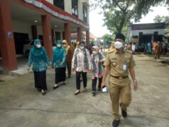 Rombongan Tim Penggerak Pemberdayaan Kesejahteraan Keluarga (TP-PKK) Kabupaten Tangerang saat mengunjungi Kecamatan Legok.