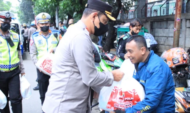 Sasar Warga Tak Tersentuh Bantuan Subsidi BLT BBM di Kota Tangerang, Polisi Sebar Ribuan Sembako