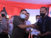 Arief Dampingi Pj Gubernur Banten Salurkan BLT BBM di Samsat Cikokol, Diapresiasi Tayo dan SiBenteng Gratis
