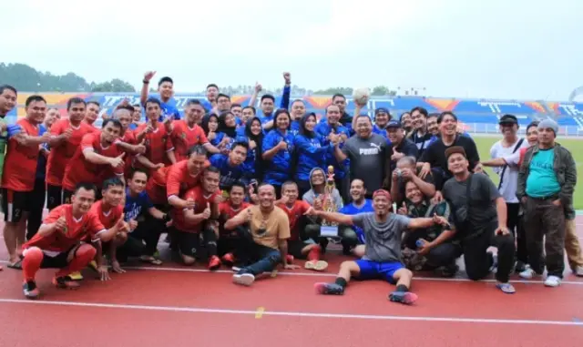 Seru! Laga Persahabatan Sepak Bola, Samsat Cikokol FC 1-0 Versus Pokja WHTR Seru! Laga Persahabatan Sepak Bola, Samsat Cikokol FC 1-0 Versus Pokja WHTR