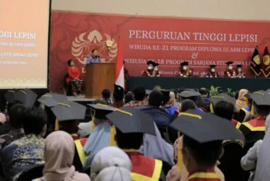 Hadiri Wisuda Bisma Lepisi, Ini Pesan Wali Kota Tangerang Hadiri Wisuda Bisma Lepisi, Ini Pesan Wali Kota Tangerang