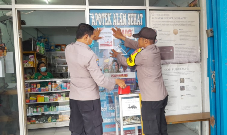 Edukasi Terkait Obat Sirup Terlarang, Polisi Kota Tangerang Sebar Pamflet dan Stiker