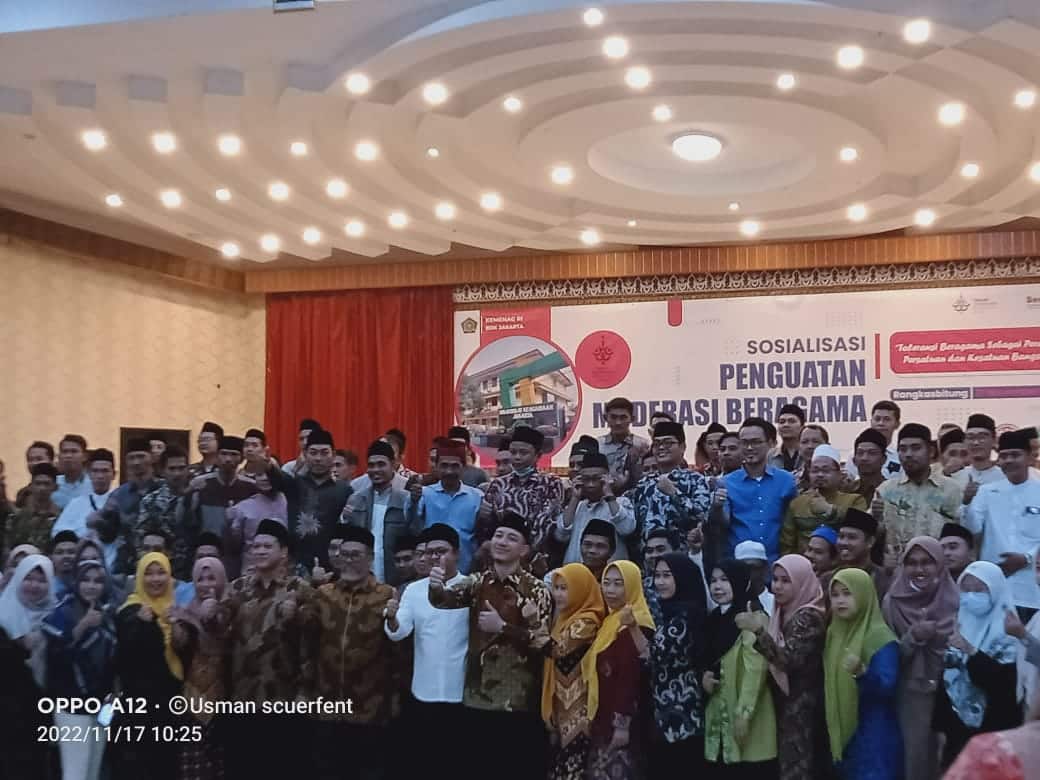 Kementerian Agama Republik Indonesia bersama Legislator DPR RI Komisi VIII, Moch Hasbi Asyidiki Jayabaya bersama peserta sosialisasi Moderasi Beragama.