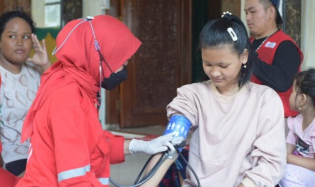 PMI Kota Tangerang Layani Pemeriksaan Kesehatan Gratis Pengungsi Banjir