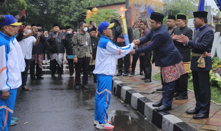 Kirab Api Awali Pelaksanaan Porprov Banten ke- 6 di Kota Tangerang