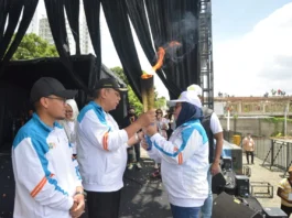 Terima Kirab Obor Porprov VI Banten, Wali Kota Benyamin Ajak Warga Dukung Kontingen Tangsel