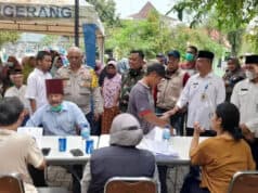 Polisi Polsek Pinang Lakukan Pengamanan Penyaluran BLT BBM dan BPNT Polisi Polsek Pinang Lakukan Pengamanan Penyaluran BLT BBM dan BPNT