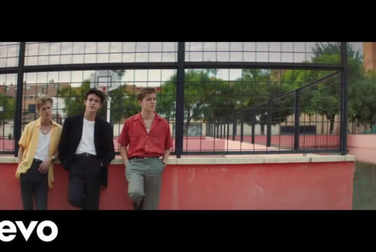Lirik Lagu Know Me Too Well dan Terjemahan - New Hope Club Feat Danna Paola