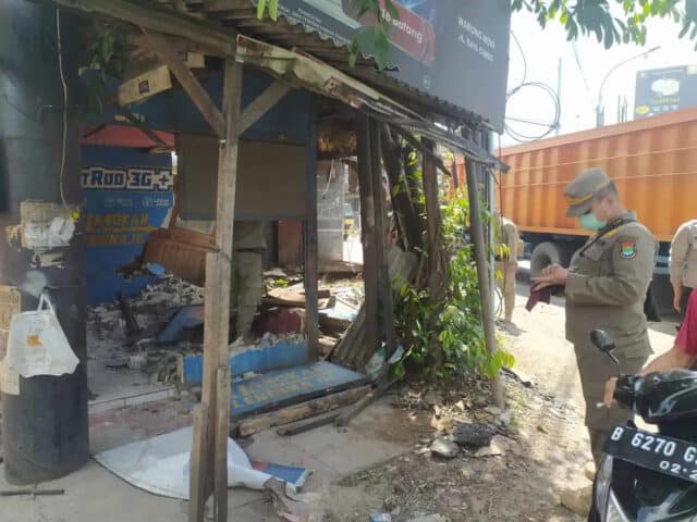 Hendak Dibangun Underpass, Satpol PP Lakukan Sterilisasi Puluhan Bangunan di Bitung