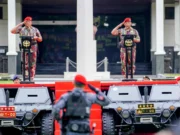 Disematkan Baret Merah Kopassus, Kapolri: Jangan Ragukan Sinergisitas TNI-Polri Jaga NKRI