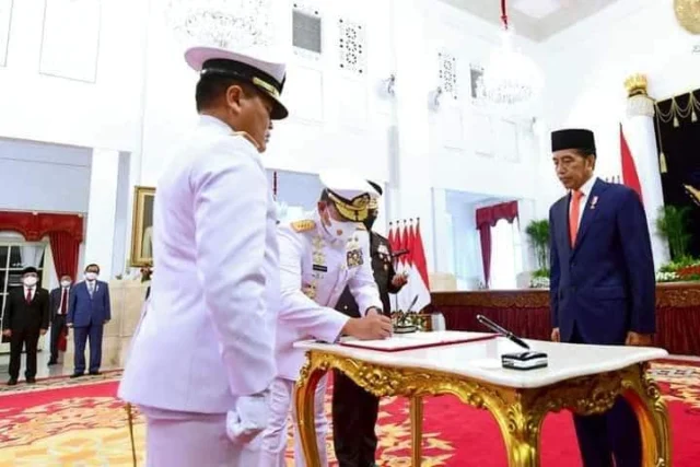 Presiden Jokowi Lantik Muhammad Ali sebagai KSAL di Istana Negara