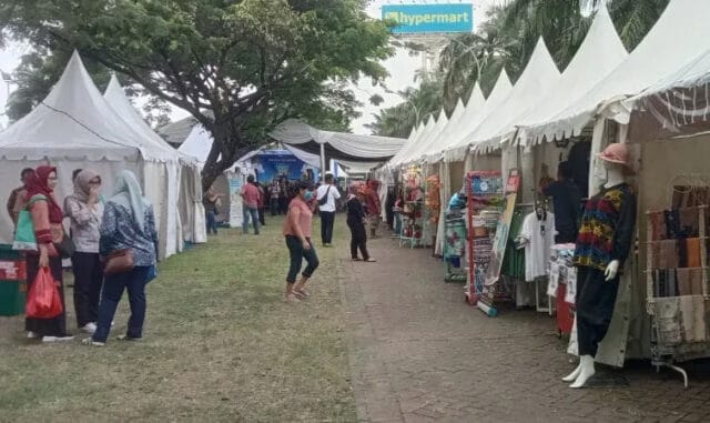 Pesta Diskon! Tangerang Great Sale di Pelataran Parkir Mall Metropolis Diserbu Pengunjung