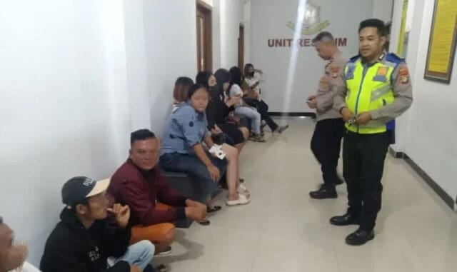 Polisi Gerebek Hawaii, 8 TKC dan 4 Penikmat Miras Diangkut ke Polsek Pakuhaji