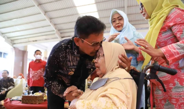 Kasih Ibu Sepanjang Masa, Begini Momen Haru Hari Ibu ke- 94 di Kota Tangerang