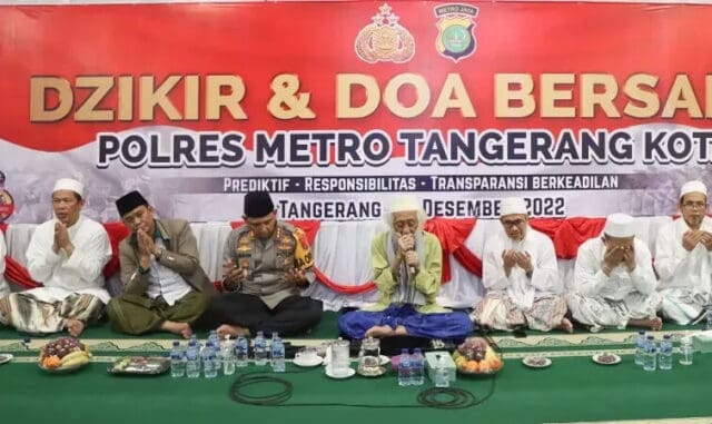 Hadirkan Abuya Muhtadi, Kapolres dan Jajaran Gelar Dzikir dan Doa Akhir Tahun
