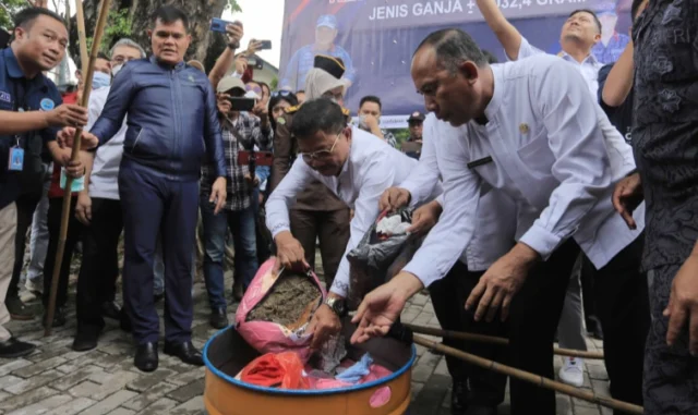 8 Kilogram Ganja dari Medan Dimusnahkan di Kota Tangerang