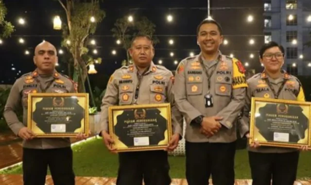 Dua Polisi Polres Metro Tangerang Kota Raih Tangerang Pos Award 2022