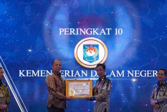 Kemendagri Raih Anugerah Kepatuhan Standar Pelayanan Publik 2022 Kemendagri Raih Anugerah Kepatuhan Standar Pelayanan Publik 2022