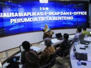 Diskominfo Serahkan Aplikasi E-Office dan E-RKAP ke BUMD Kota Tangerang