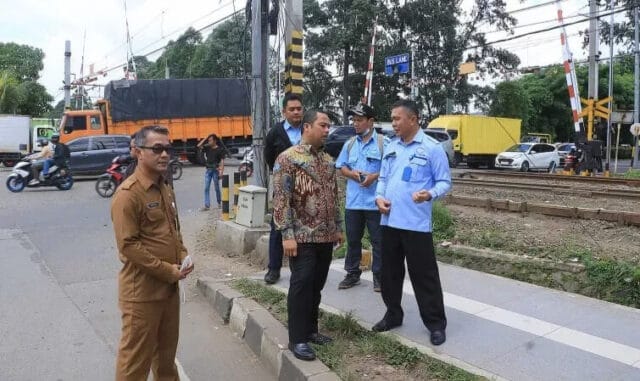 Berbahaya dan Merugikan, Perumda TKR Diminta Segera Perbaiki Pipa Bocor di Lajur KA Tanah Tinggi