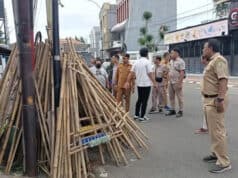 Puluhan PKL di Jalan Kisamaun dan MT Haryono Ditertibkan Puluhan PKL di Jalan Kisamaun dan MT Haryono Ditertibkan